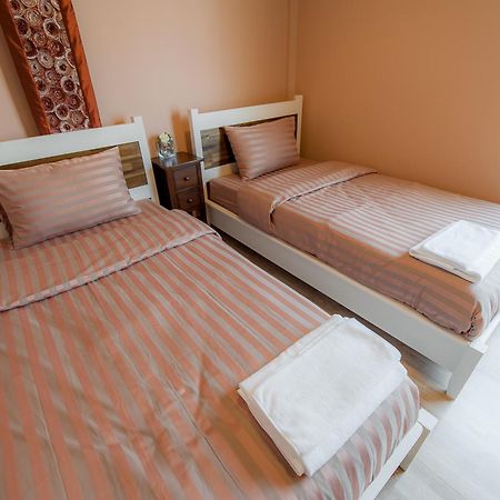 Full House Hotel Банкок Стая снимка