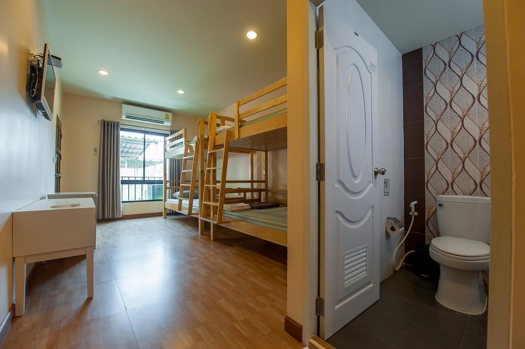 Full House Hotel Банкок Екстериор снимка