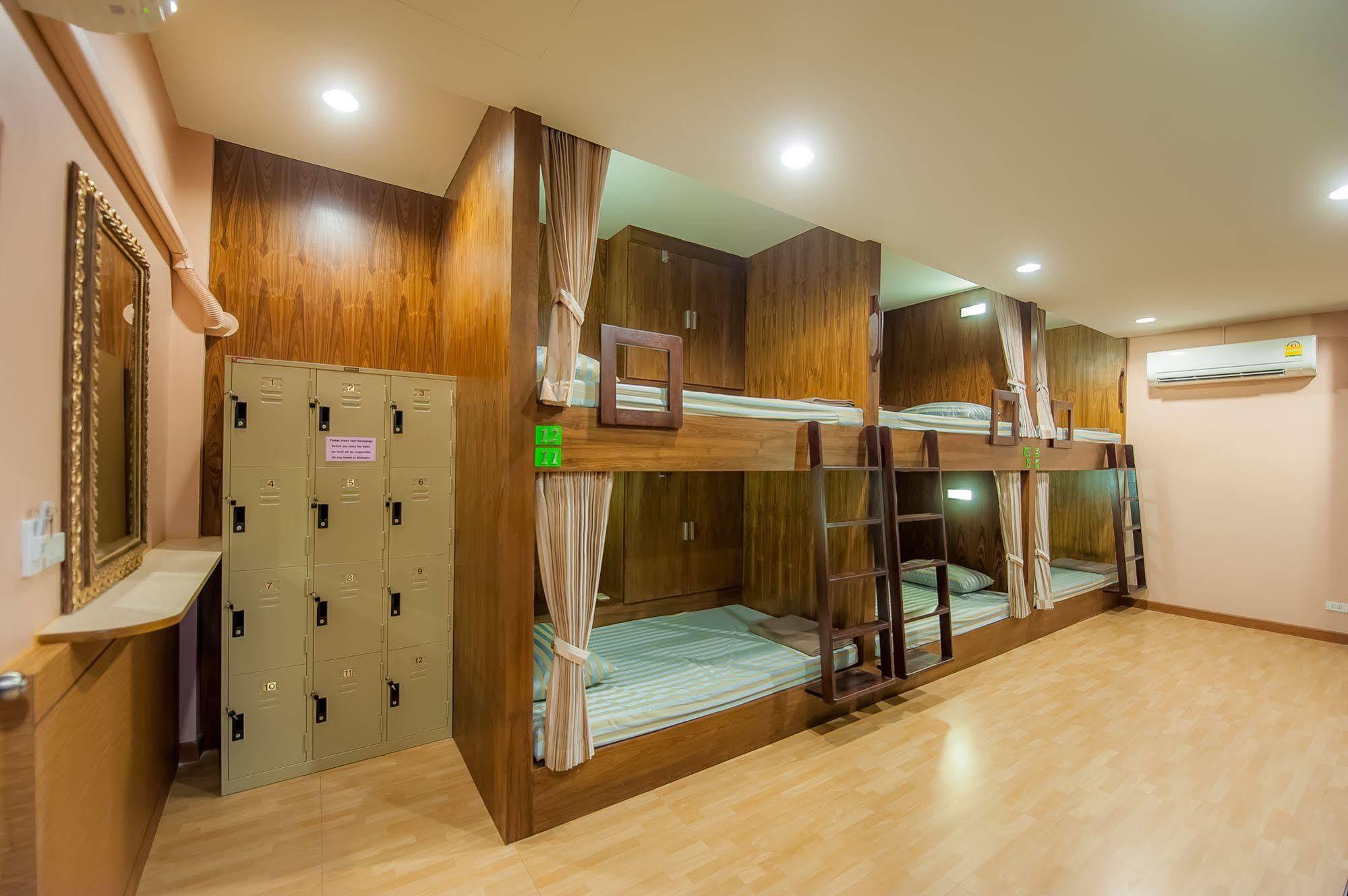 Full House Hotel Банкок Екстериор снимка