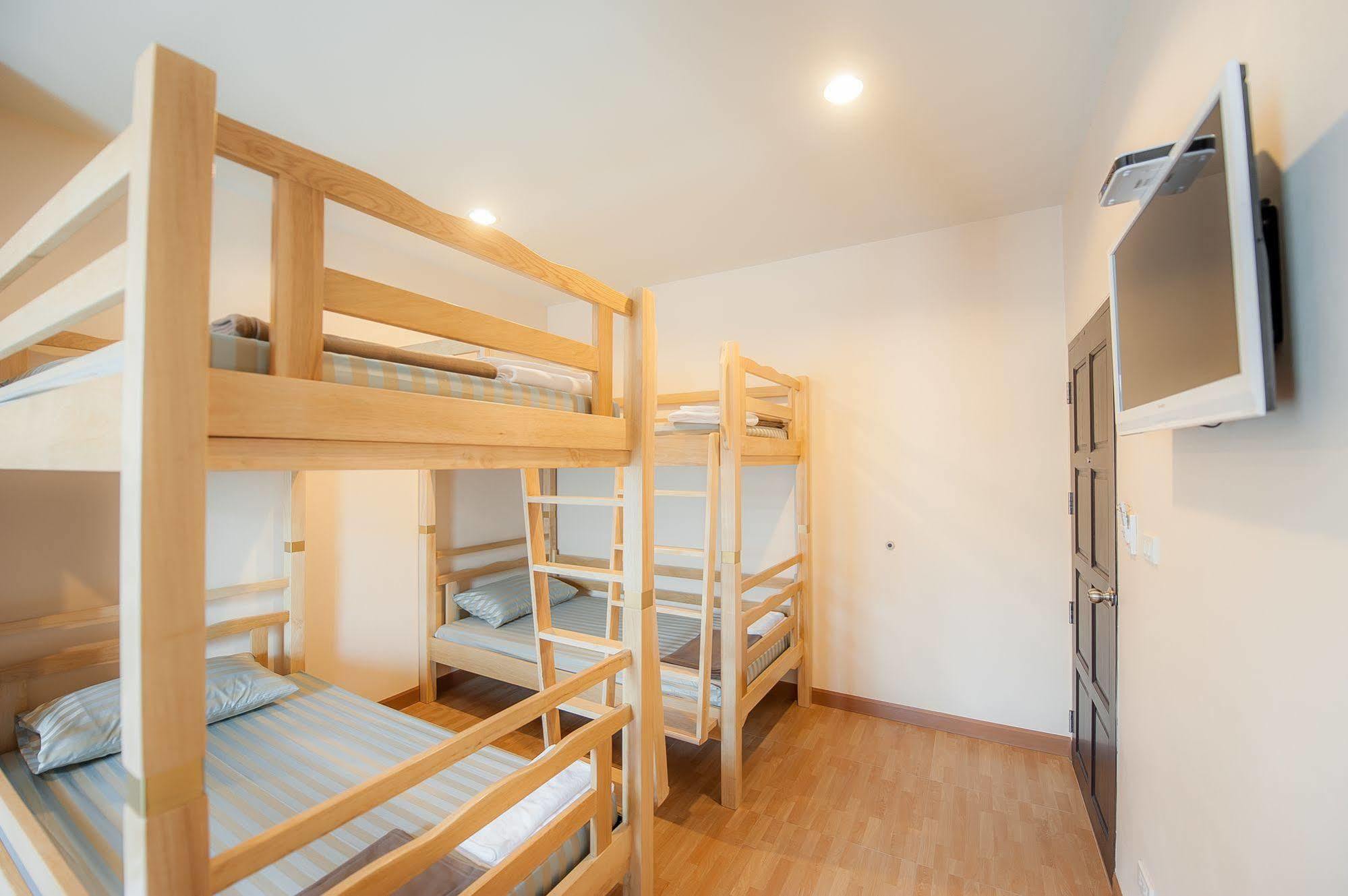 Full House Hotel Банкок Екстериор снимка